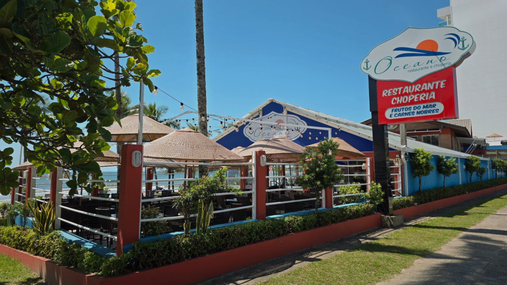 Oceano Restaurante e Choperia edição de foto praia com palmeira (1)